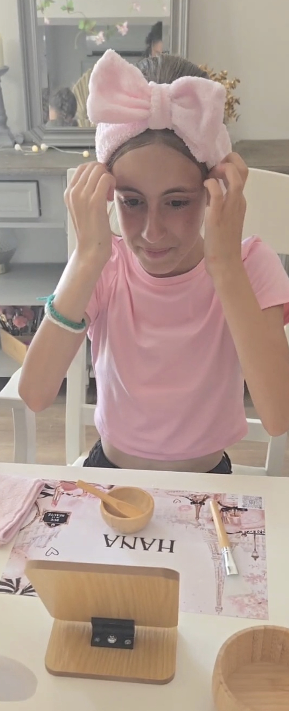 Jeune fille utilisant Ma Box Beauty